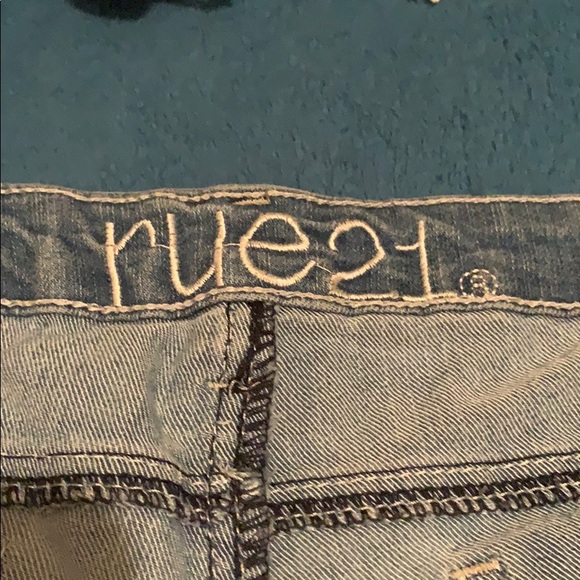 Rue 21 JEAN SHORTS - Picture 2 of 4